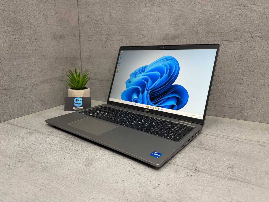 Стильний ноутбук Dell 5520/i5-1135G7/16gb ddr4/256gb ssd
