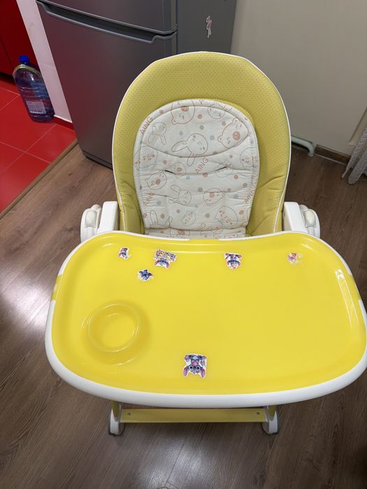 Стільчик для годування дитини