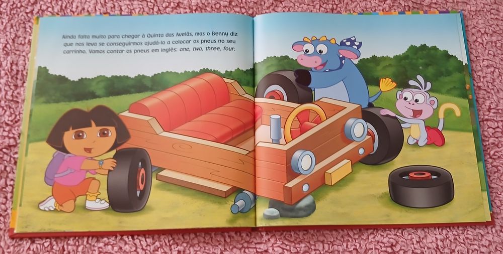 Livro Dora, a irmã mais velha
Capa dura.

A mãe da Dora vai ter um bebé! No final ela descobre que são gémeos.