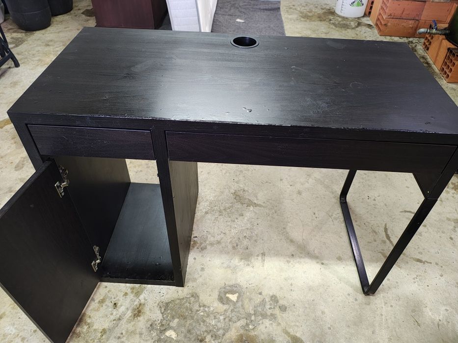 MESA SECRETARIA Preta conservada. (Entrega grátis)