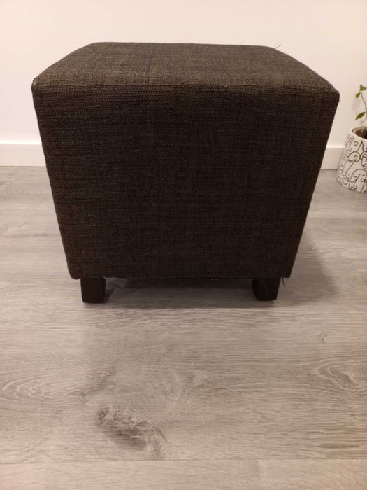 Banco em tons castanho novo