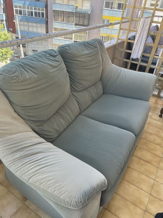 Sofá verde com molá