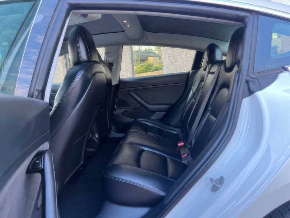 Tesla Model 3      2020