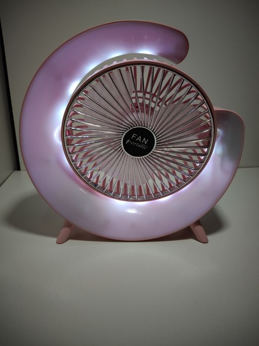 Настільний вентилятор.