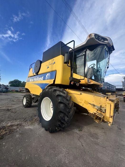 Комбайн New Holland CSX7080 з зерновою жаткою