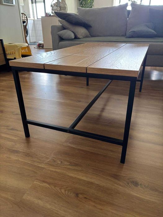 Mesa de centro JYSK Tebstrub em perfeito estado de conservação.