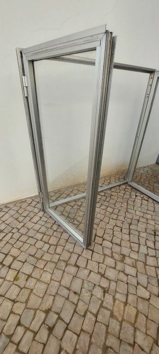 Vendo Janelas e caixilhos de Alumínio Cinzento vidro simples – Usadas