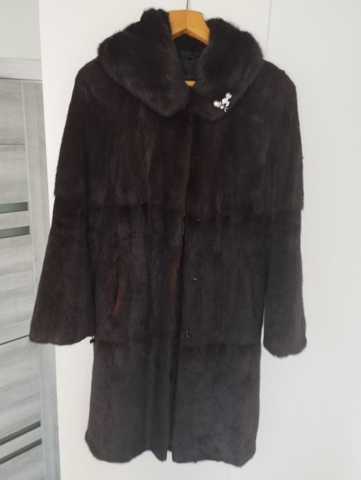 Норкова шуба з капюшоном