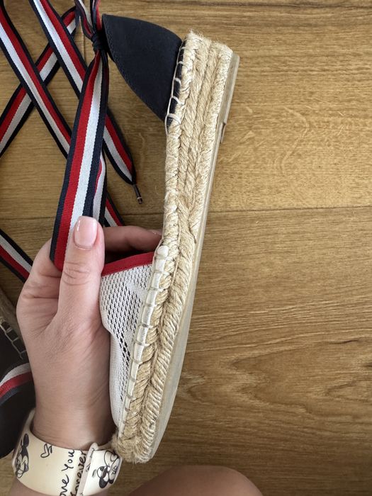 Bialo-granatowo-czerwone espadryle Tommy Hilfiger 39, wiazane w kostce