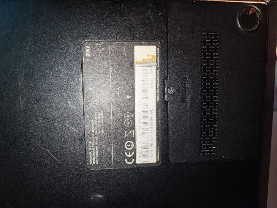 Ноутбук Samsung 305V5