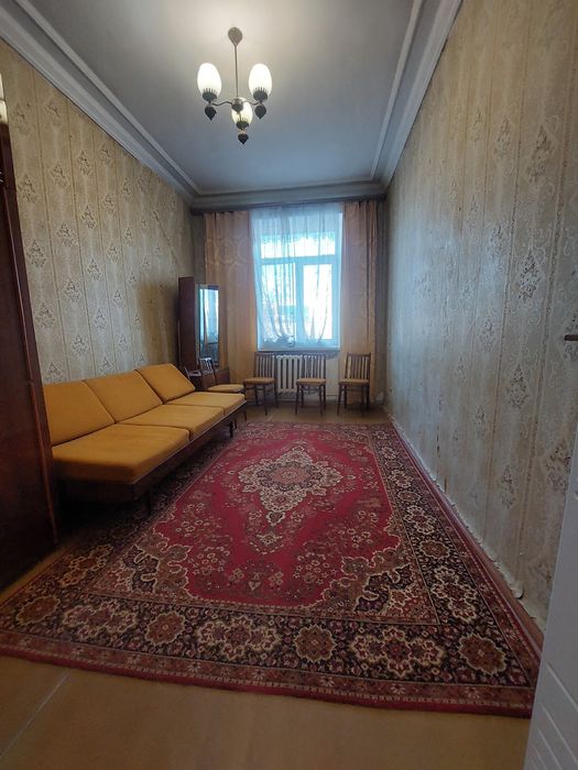 Продам 4к квартиру на Студентському бульварі