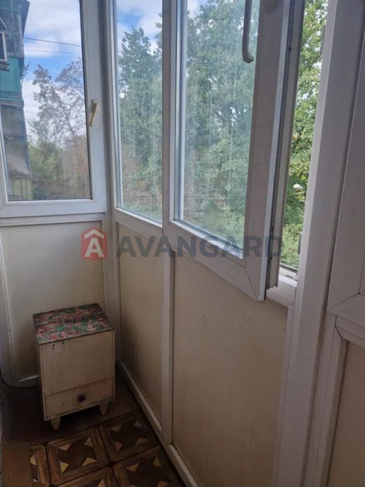 Продаж 2 к кв К-Карого,13. Середній поверх.