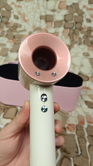 Фен для укладки Dyson в подарунковому кейсі з магнітною насадкою