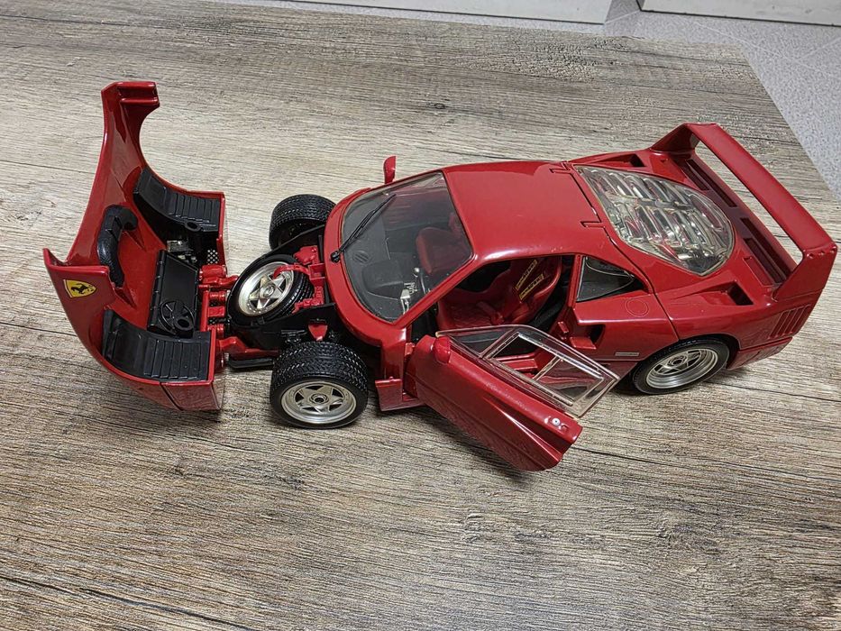 Ferrari F40 1:18 Hot Wheels