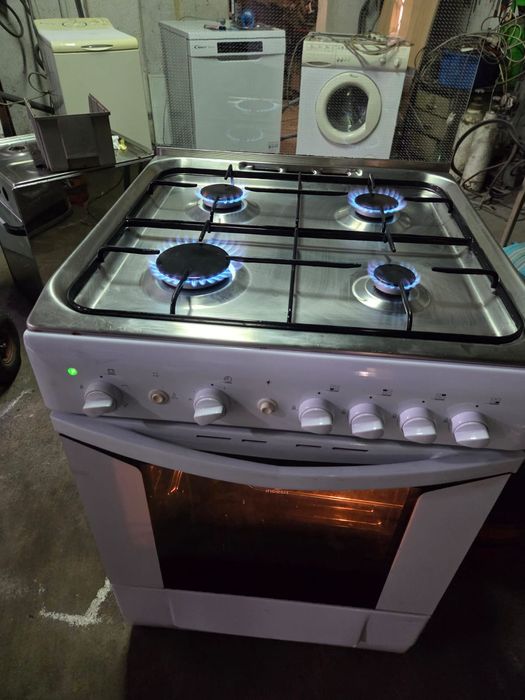 Fogao indesit com forno e bicos a gas ,