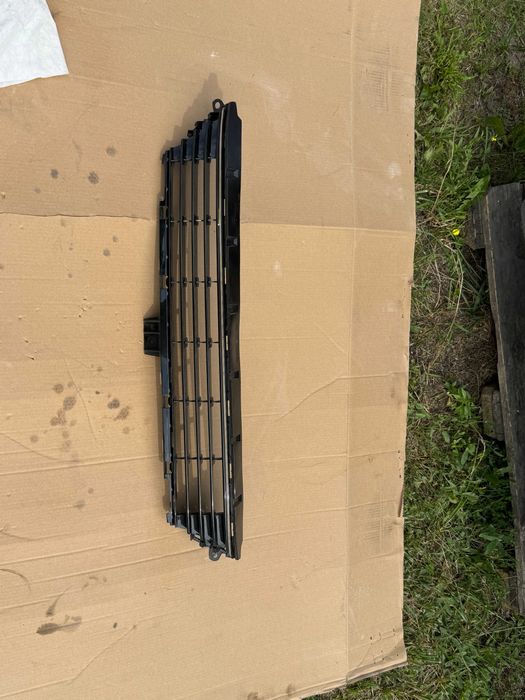 Nowa Oryginał Atrapa  Grill Toyota Auris II lift