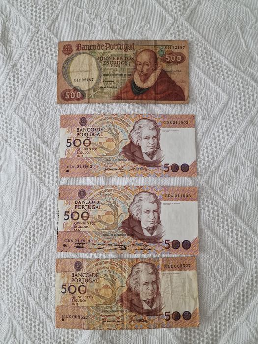Várias notas de 500 escudos