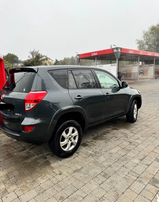 Автомобіль Toyota RAV4