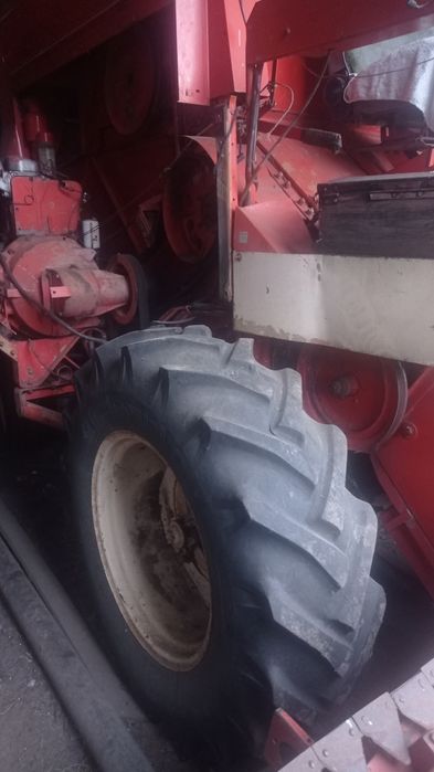 Обмін на бус.Продам комбайн М 66 з січкарнею.