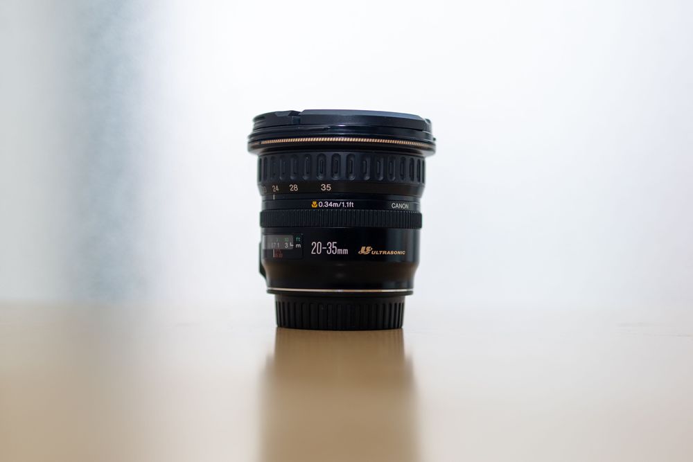 Objectiva: Canon EF 20-35mm f/3.5-4.5 USM
