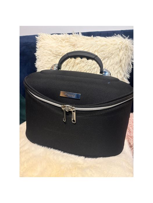 Kuferek podróżny na kosmetyki .