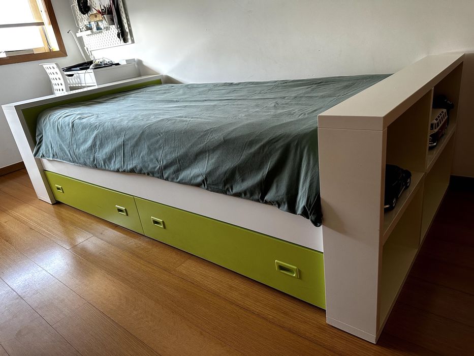 Cama Individual com Gavetas