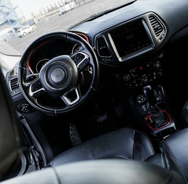 Продам машину jeep compas trailhawk