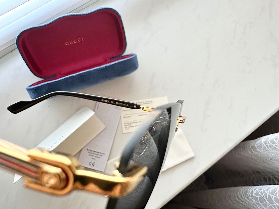 Оригинальные солнцезащитные очки
GUCCI, модель GG1221S-001 56