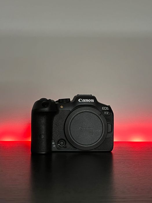 Canon R7 + Canon Rf 35mm f/1.8 + Canon ef 55-250mm f/4-5.6