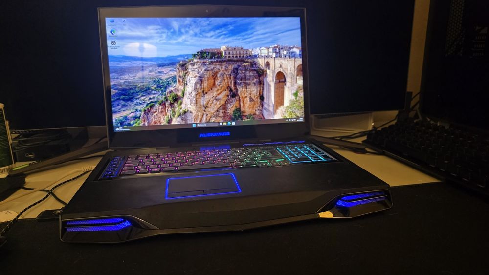 Mega Laptop 18.4 cala i7 ram 16gb SSD BluRay Dell Alienware m18x Windows 11 Pro