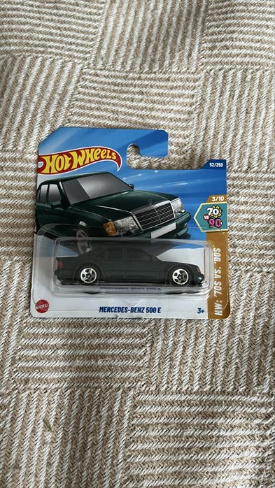 Hotwheels mercedes, tesla