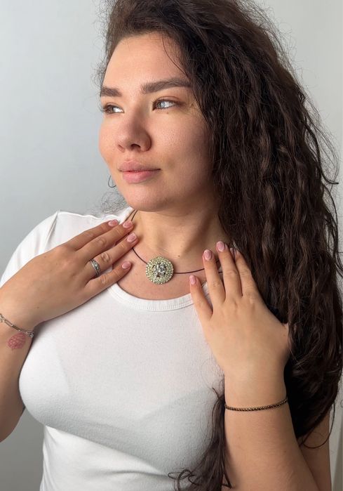 Делікатне намисто-чокер від Віаліни Кот