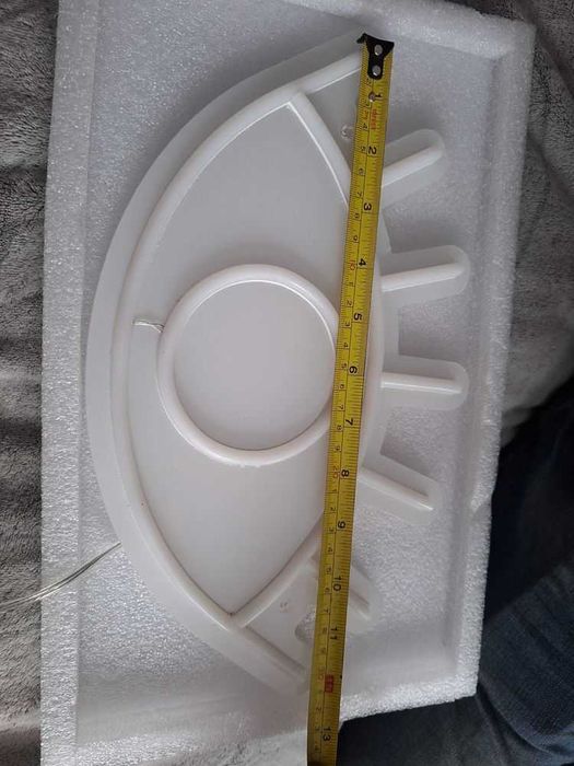 Lampka led oko na ścianę