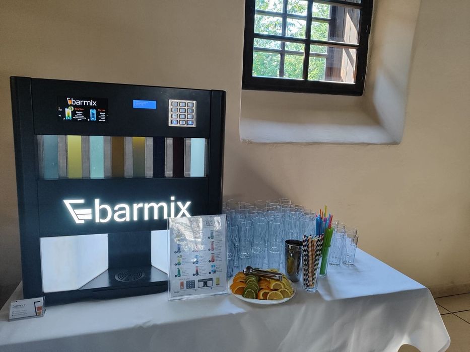 Automatyczny barman Barmix – gotowy biznes + sprzęt eventowy
Sprzedam używanego Barmixa – automatycznego barmana idealnego do obsługi imprez i wydarz