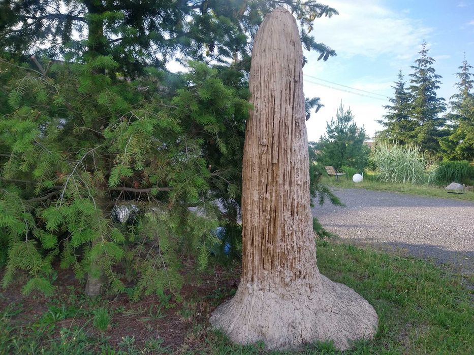 Głazy kamienie ogrodowe ozdoby Stalagmity