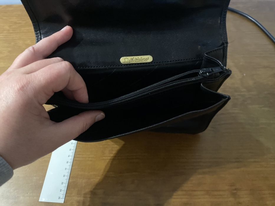 Bolsa Unisexo em pele preta - A. Antunes