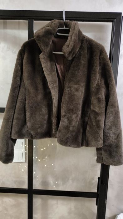 Futerko, futrzana kurtka Eko  Nowa  rozmiar S do samochodu.