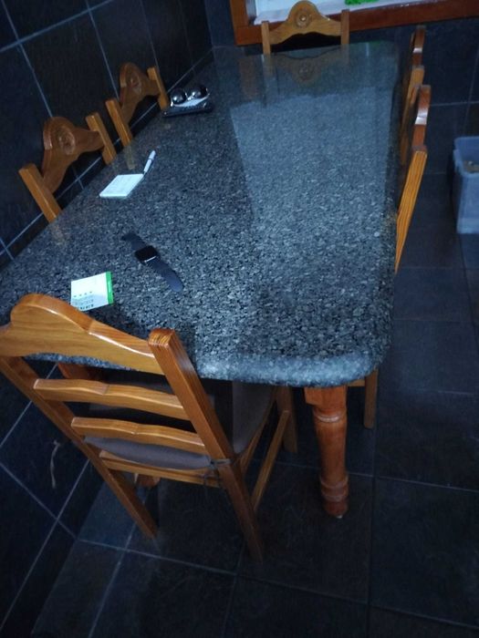 Mesa de cozinha em granito