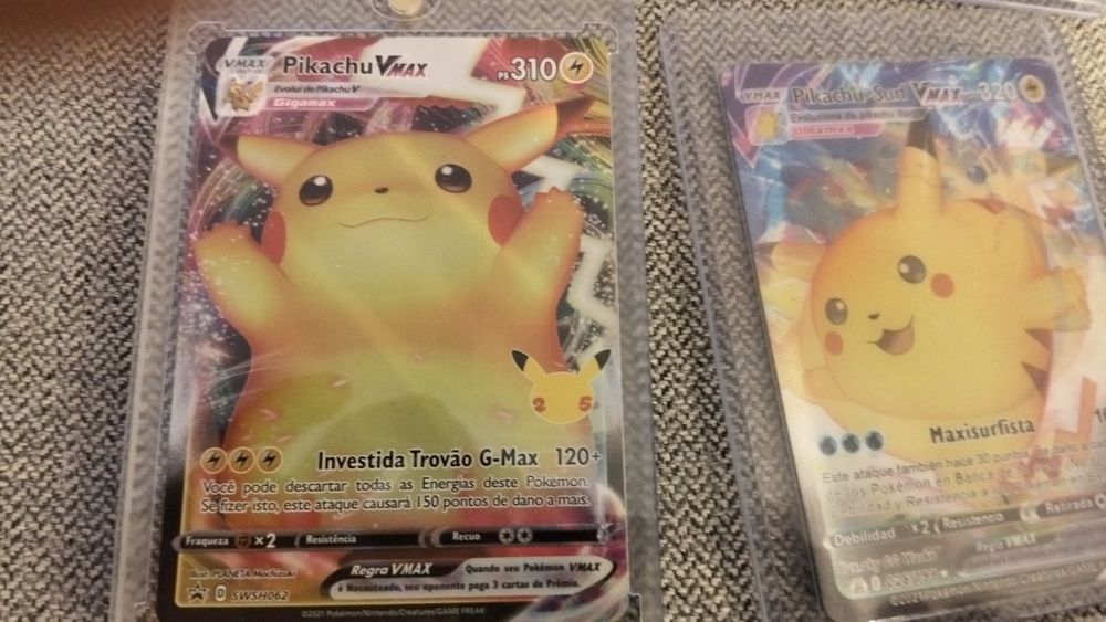 Cartas pikachu,várias versões diferentes.