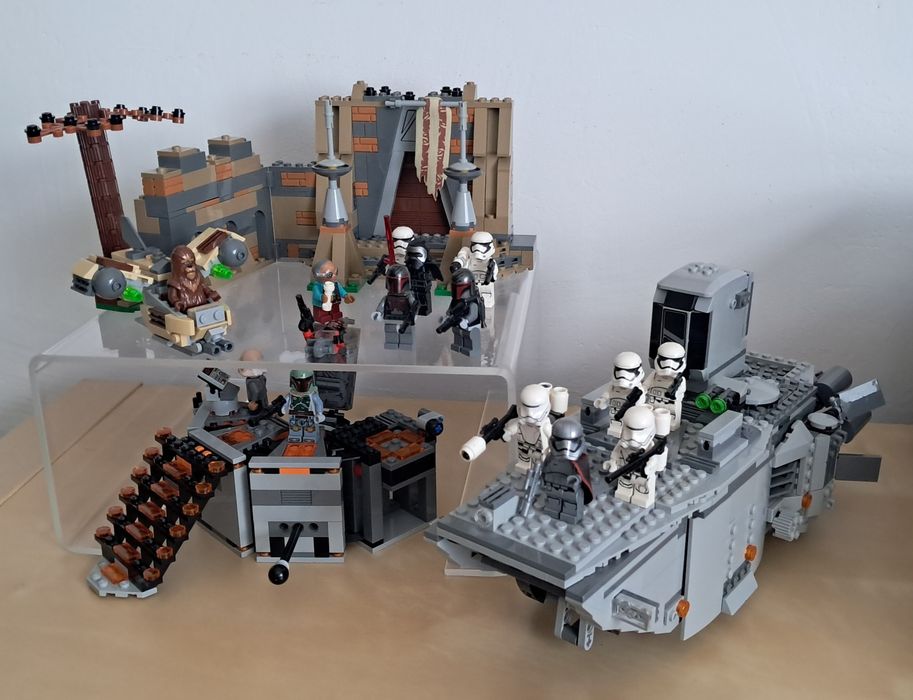 Lote LEGO Star Wars + Extras (Minifiguras Raras e Sets em Excelente Estado) + 2 expositores em acrílico