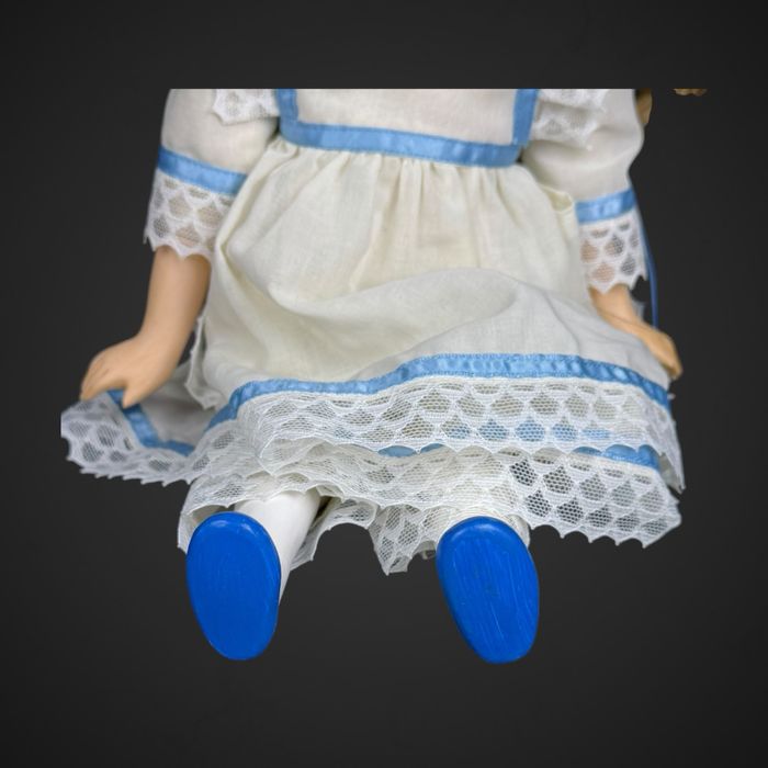 Lalka porcelanowa kolekcjonerska blondynka 35 cm B61/020901