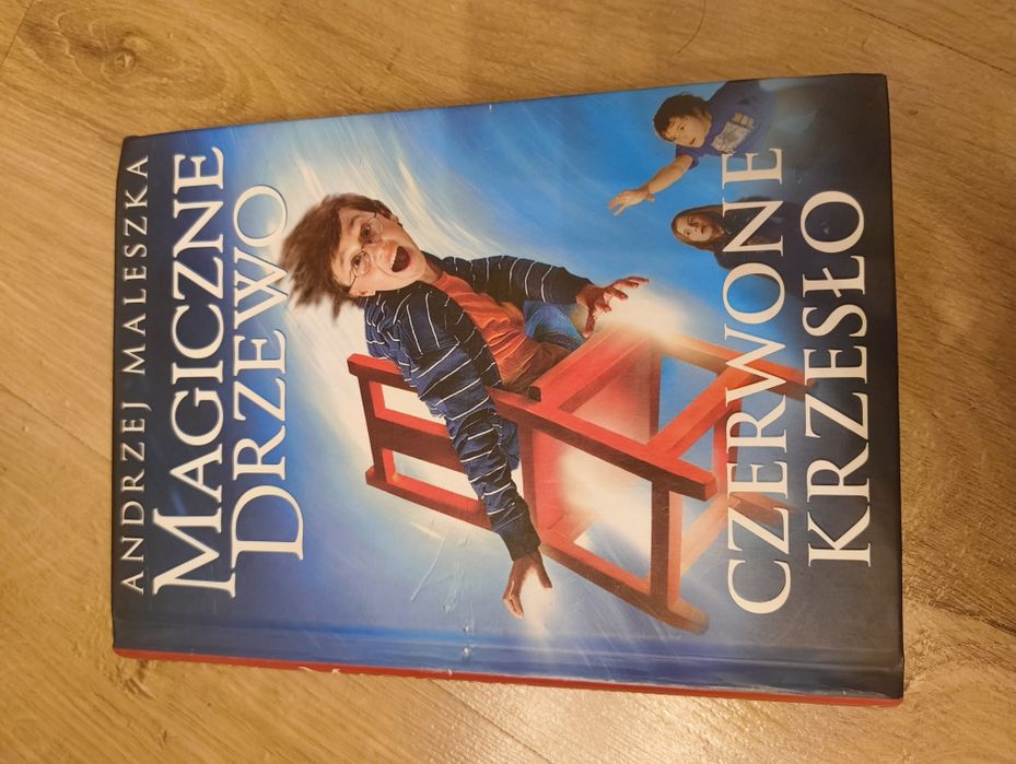 Książka Magiczne Drzewo (czerwone krzesło)