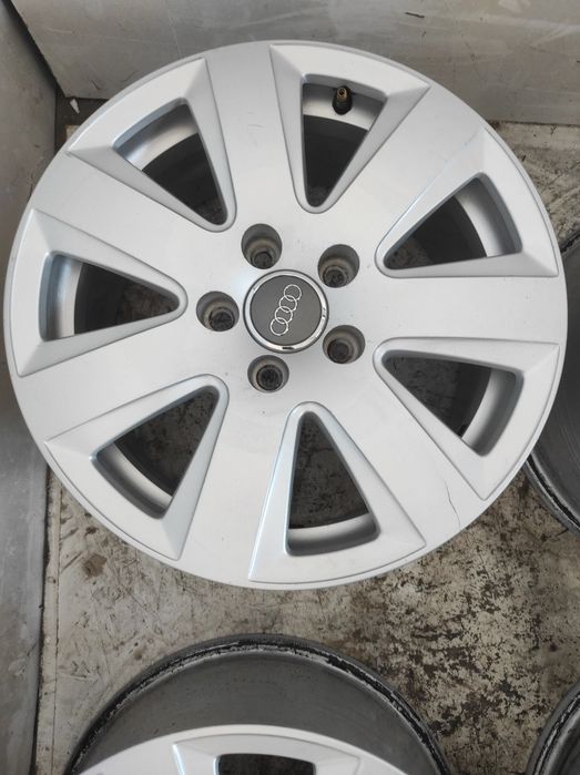 418 Felgi aluminiowe ORYGINAŁ AUDI R 16 5x112 otwór 57,1 Bardzo Ładne