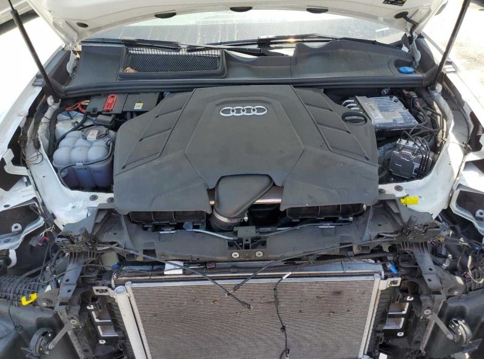 Кришка багажніка Audi Q8 запчастини ауді ку8 запчасти