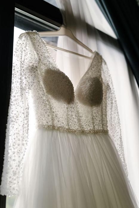 Весільна сукня зі шлейфом верх розшитий бісером