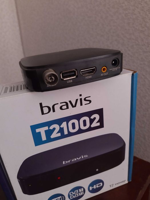 Телевізор Sony разом з тюнером bravis