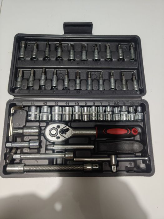 Zestaw kluczy nasadowych 46 elementów