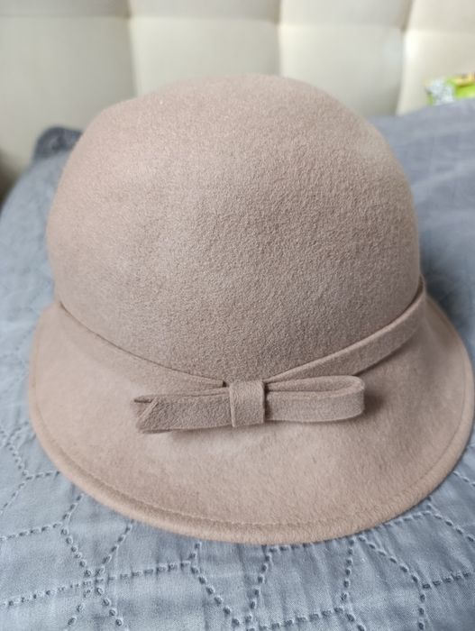 Капелюх жіночий.