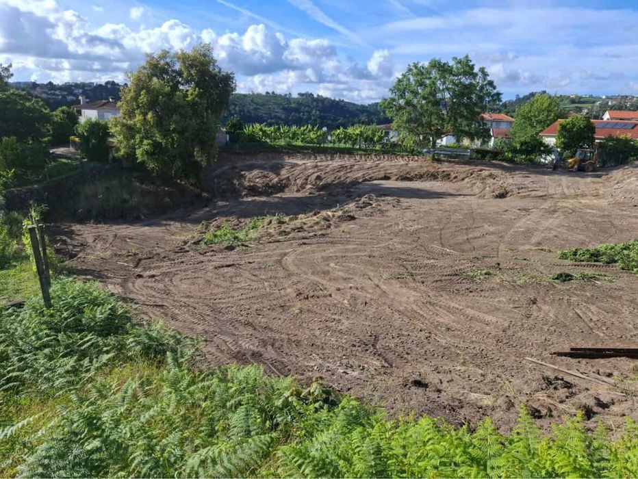 Terreno 4100m2 com possibilidade de construção.