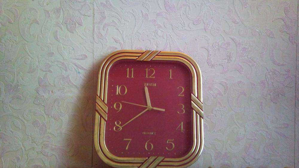 Продам часи червоні